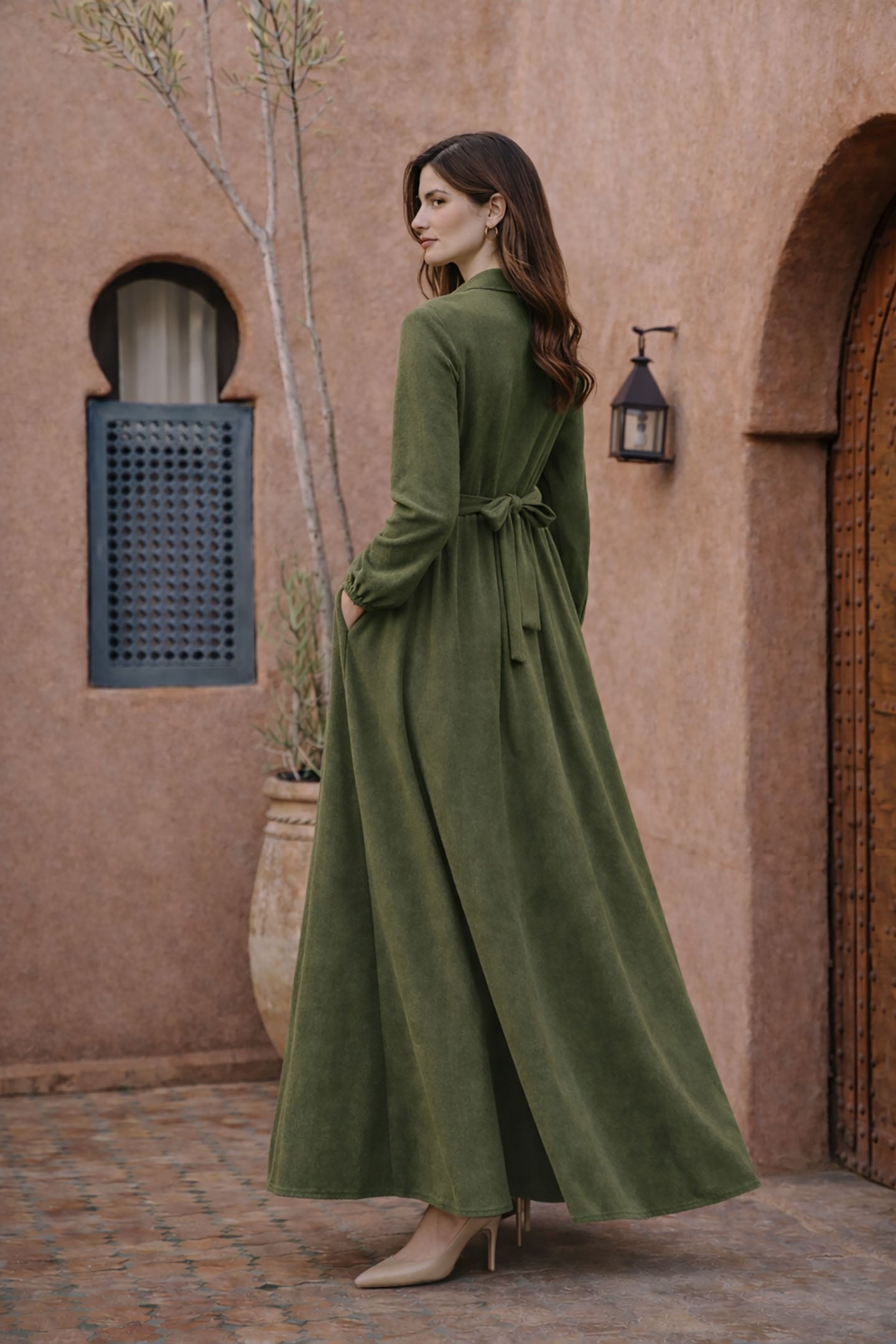 فستان قطيفة مخملي زيتي بخصر مربوط