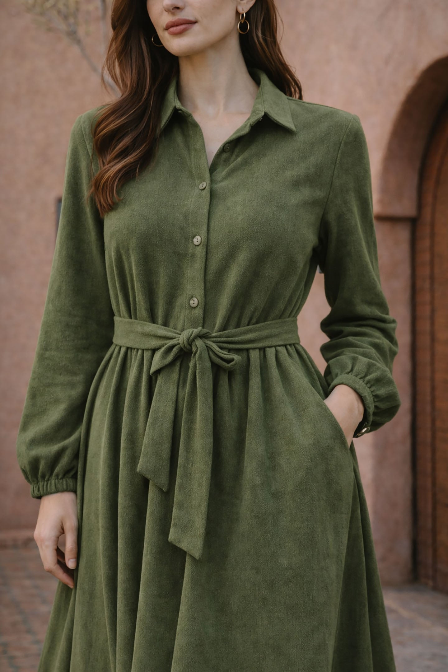 فستان قطيفة مخملي زيتي بخصر مربوط