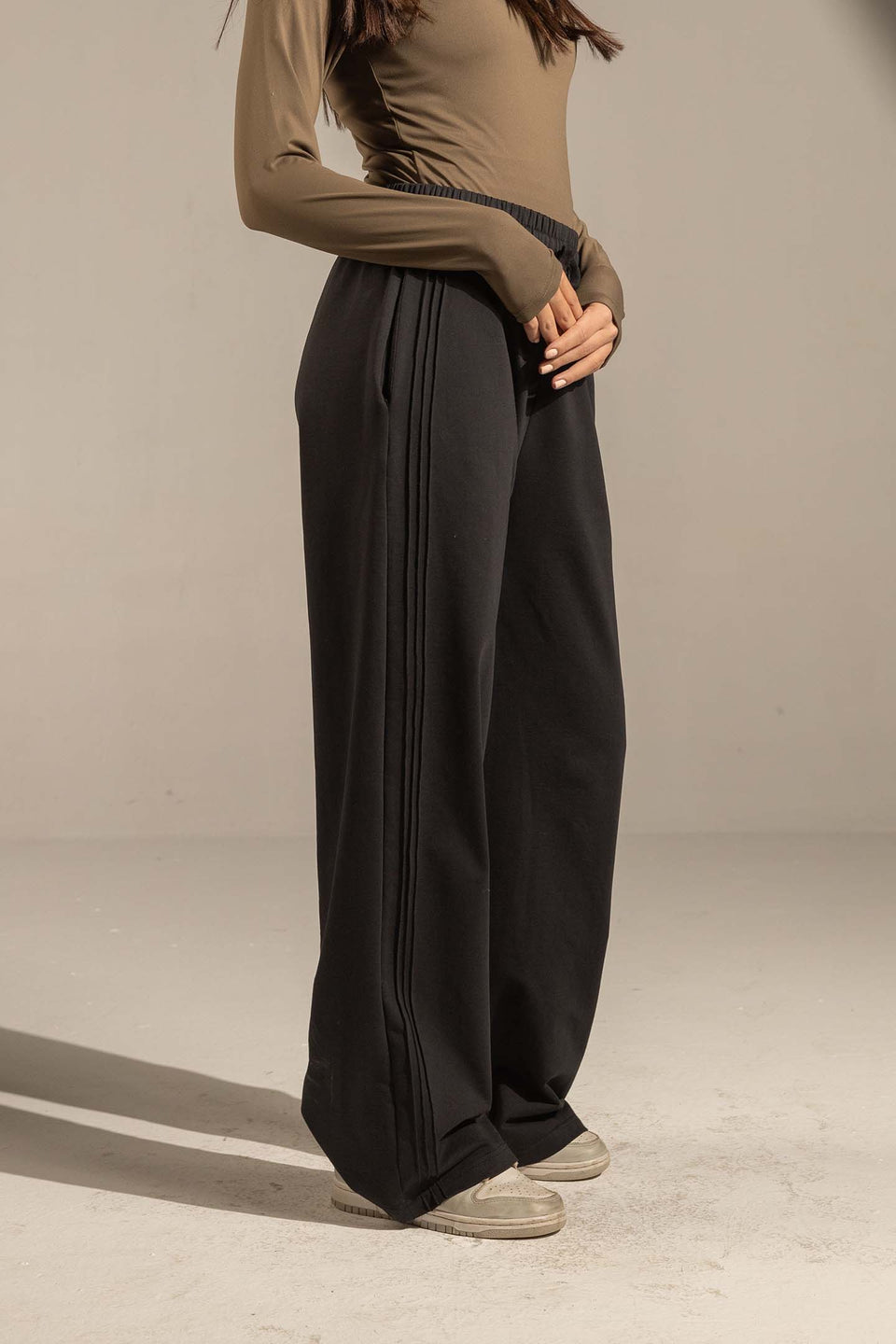 Black Relaxed Fit Wide-Leg Pants