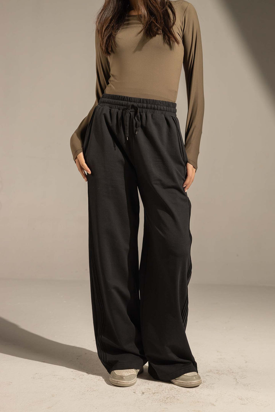 Black Relaxed Fit Wide-Leg Pants