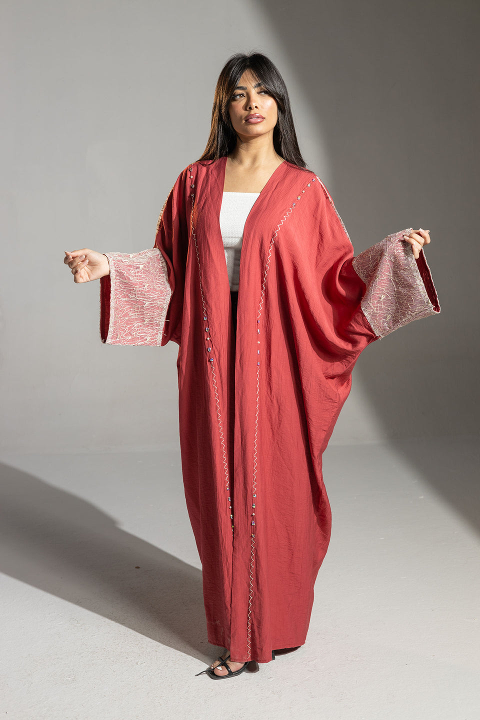 كارديجان طويل أحمر بأكمام مطرزة