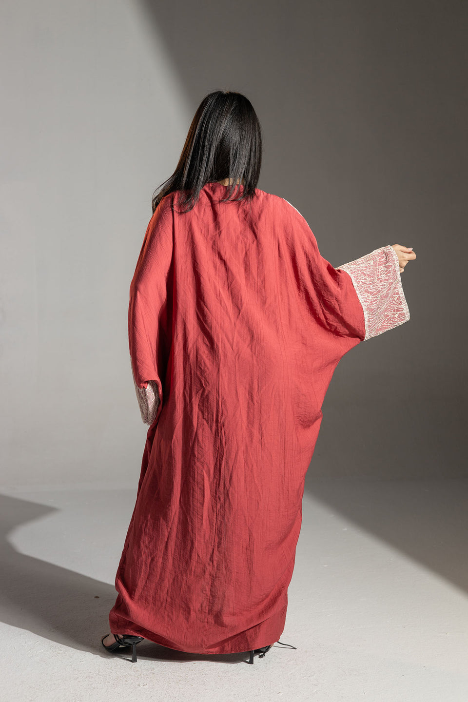 كارديجان طويل أحمر بأكمام مطرزة