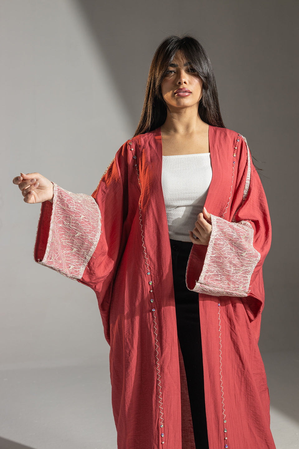 كارديجان طويل أحمر بأكمام مطرزة