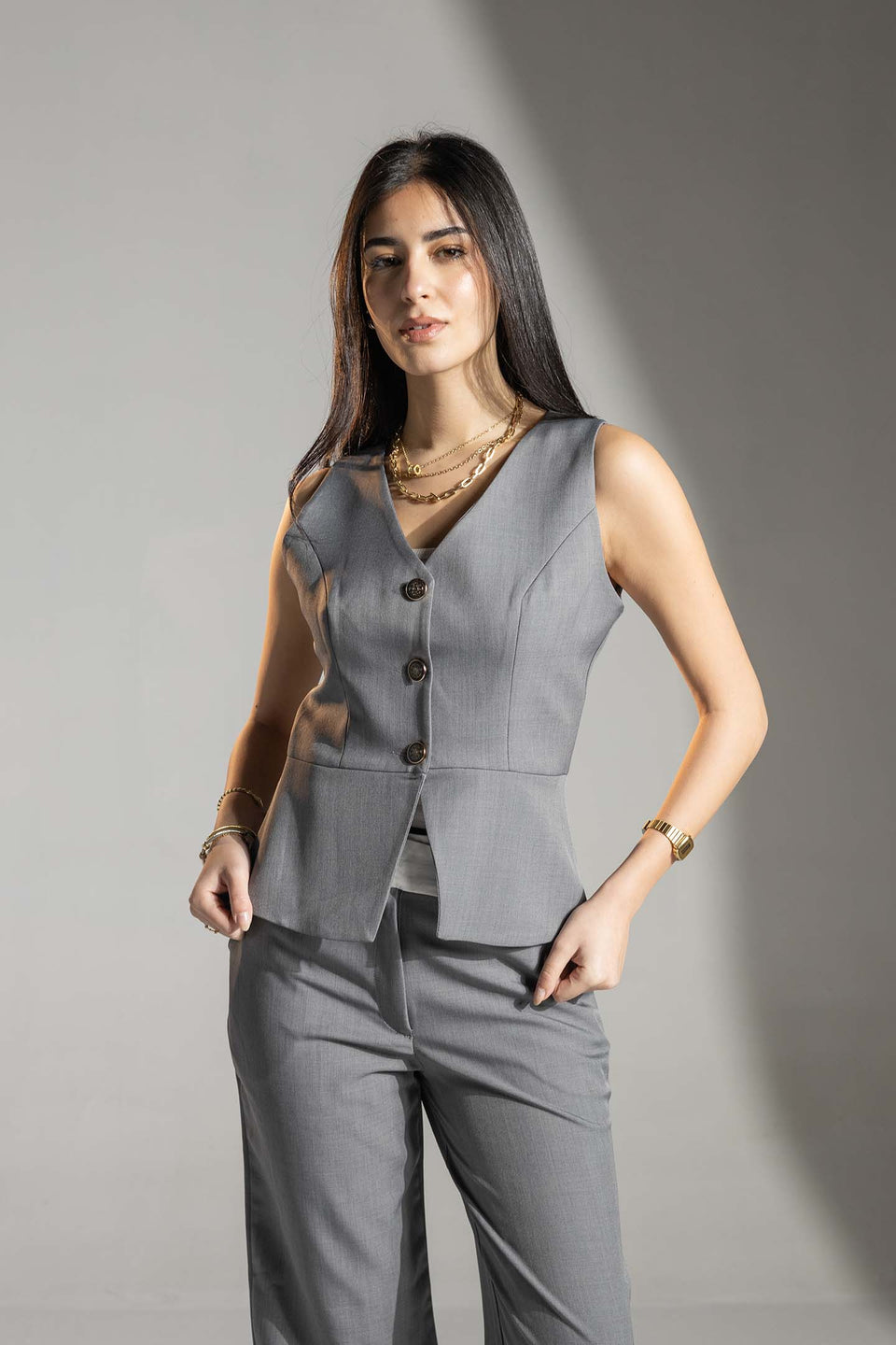 فيست رمادي مفصل أنيق