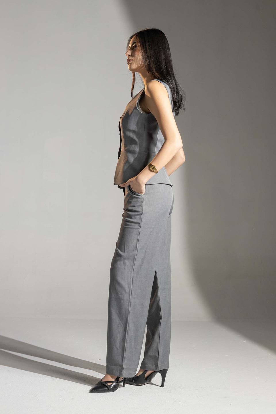 فيست رمادي مفصل أنيق