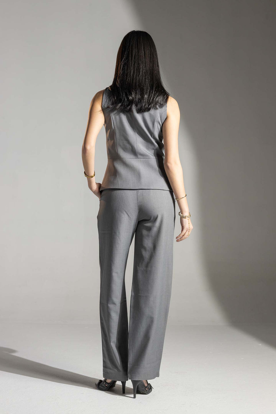 فيست رمادي مفصل أنيق