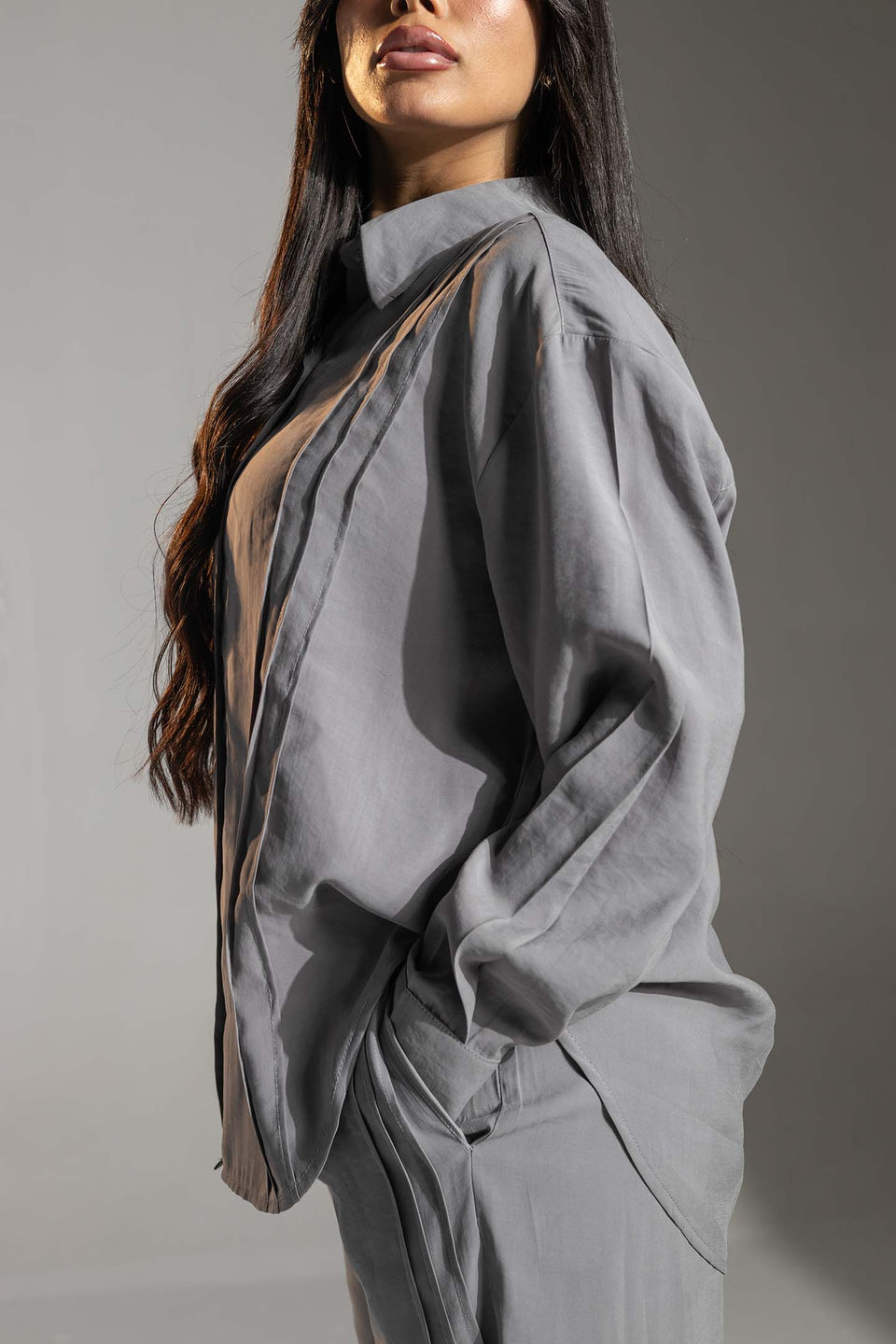 طقم رمادي بقصة مريحة قطعتين