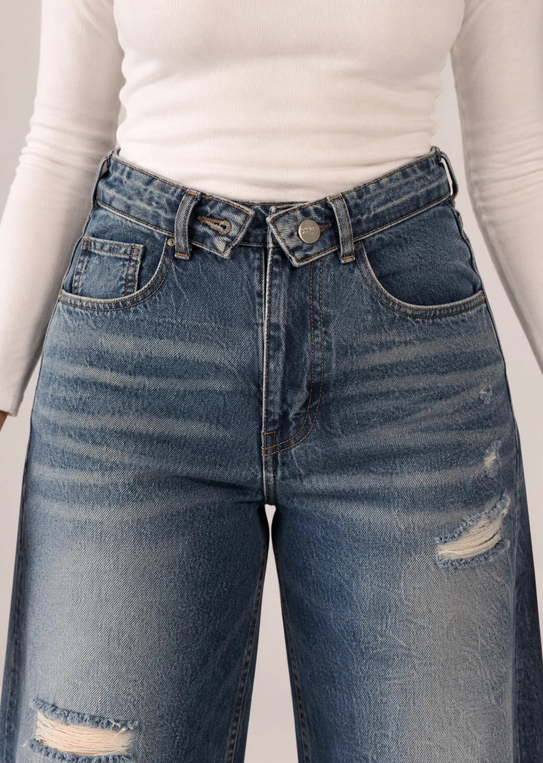 Street Style Wide-Leg Dark Jeans